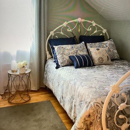 Bed and Breakfast Couette Et Cafe Au Crepuscule La Patrie Экстерьер фото