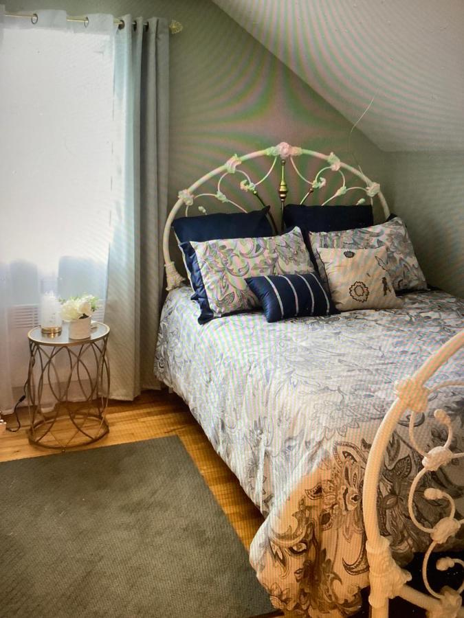 Bed and Breakfast Couette Et Cafe Au Crepuscule La Patrie Экстерьер фото