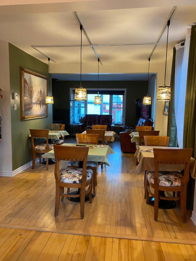 Bed and Breakfast Couette Et Cafe Au Crepuscule La Patrie Экстерьер фото